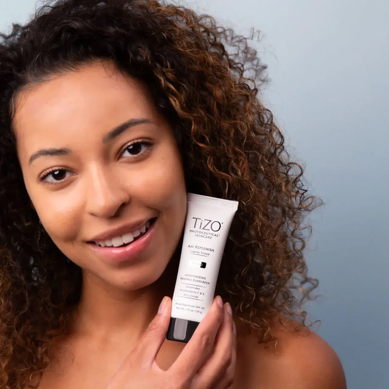 Photoceutical AM Replenish Lightly Tinted SPF40 - Imagen 3
