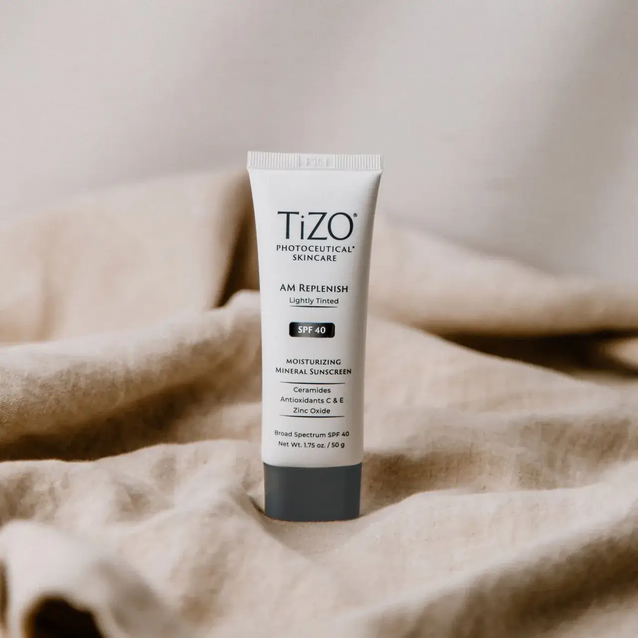 Photoceutical AM Replenish Lightly Tinted SPF40 - Imagen 5